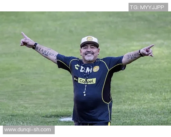 足球巨星亲笔签名珍藏版：回顾传奇瞬间与经典时刻的独特收藏价值